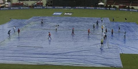 மழையால் கைவிடப்பட்டது, முதல் ஒரு நாள் போட்டி