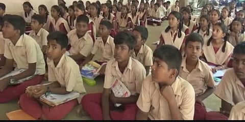 ரத்து செய்யப்பட்டும் மாணவர்களை சென்றடையாத கல்விக் கட்டணம்