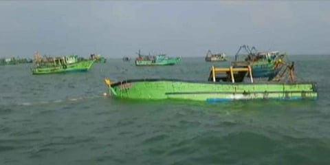 ராமநாதபுரத்தில் கடல் கொந்தளிப்பு : இழுத்துசெல்லப்பட்ட பனைமரங்கள்