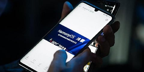 ஆண்ட்ராய்டுக்குப் போட்டியாக சீன நிறுவனத்தின் புதிய இயங்கு தளம்