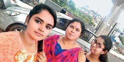 ’ வாழ்க்கையை சீரழித்தார் அப்பா’: தற்கொலைக்கு முன் வந்த மாணவியின் வாட்ஸ்அப்!