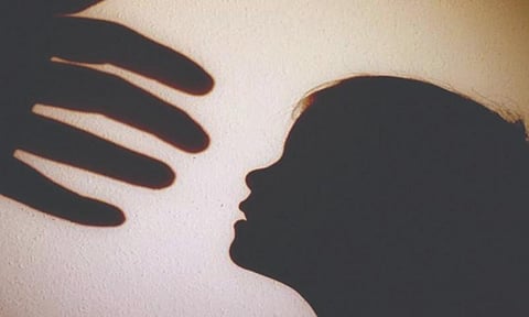 பாலியல் புகார் எதிரொலி : அரசு காப்பகங்களுக்கு சிறுமிகள் மாற்றம்