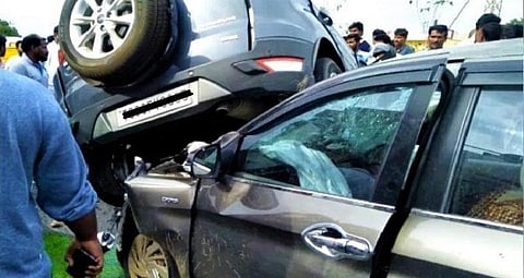 ஹைதராபாத் கார் விபத்தில் மூன்று பேர் உயிரிழப்பு- சிசிடிவி காட்சி