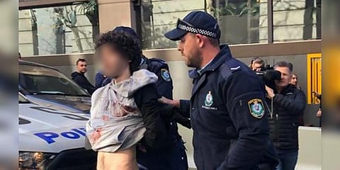 சிட்னி நகரில் கத்தியால் தாக்குதல்: இளம் பெண் உயிரிழப்பு!