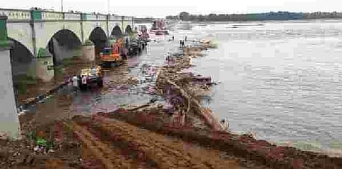 முழுவீச்சில் நடைபெறும் முக்கொம்பு அணை சீரமைப்பு பணிகள்