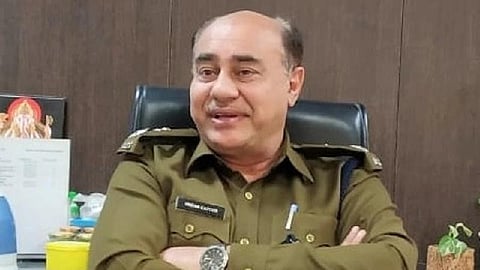 துப்பாக்கியால் சுட்டுக் கொண்டு காவல் ஆணையர் தற்கொலை