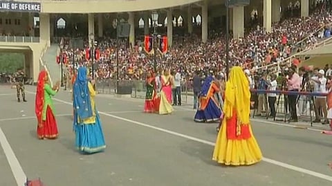 அட்டாரி - வாகா எல்லையில் சுதந்திரதின கொண்டாட்டம் கோலாகலம்