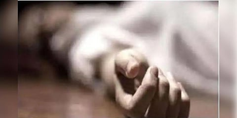 ஒரே குடும்பத்தைச் சேர்ந்த 5 பேர் துப்பாக்கியால் சுட்டு தற்கொலை!