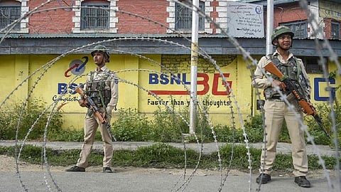 ஜம்மு காஷ்மீரின் சில மாவட்டங்களில் 2ஜி இணைய சேவை தொடங்கியது..!