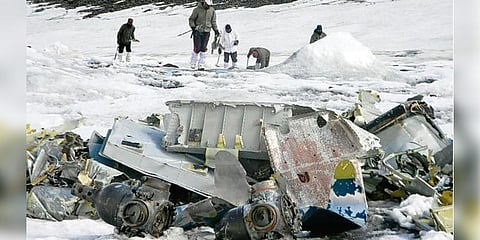 ஏர்போர்ஸ் விமானத்தின் உடைந்த பாகங்கள் 51 வருடத்துக்குப் பின் மீட்பு!