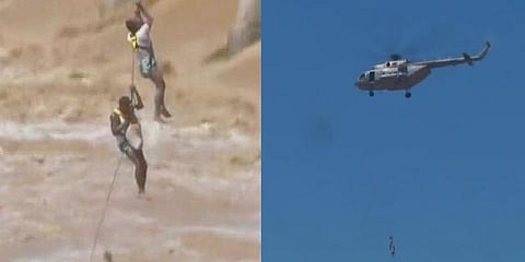 வெள்ளத்தில் சிக்கியவர்களை ஹெலிகாப்டர் மூலம் மீட்ட ராணுவம்: மெய்சிலிர்க்கும் காட்சி