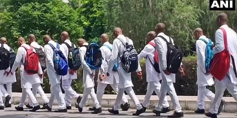 ஜூனியர்களை மொட்டையடிக்க வைத்த சீனியர்கள் - மருத்துவக் கல்லூரி அவலம்