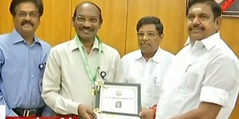 சிவனுக்கு அப்துல்கலாம் விருதை வழங்கினார் முதல்வர்