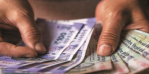 பொருளாதார பின்னடைவா ? கடுமையாக வீழ்ச்சியடைந்த இந்திய ரூபாயின் மதிப்பு