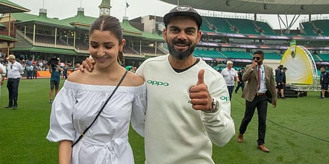 “அனுஷ்கா என்னை சரியாக வழிநடத்துகிறார்” - விராட் கோலி பாராட்டு