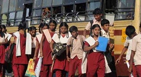 பள்ளிக்கூடம் திறந்தாச்சு... ஆனால் இலவச பஸ் பாஸ்தான் வரல...