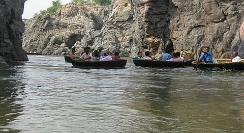 நிபந்தனைகளுடன் ஒகேனக்கலில் பரிசல் இயக்க அனுமதி