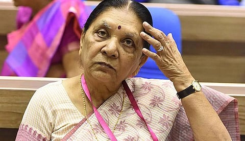 ‘காசநோய் இல்லாத இந்தியா’ - சிறுமியை தத்தெடுத்த ஆளுநர் ஆனந்தி பென்