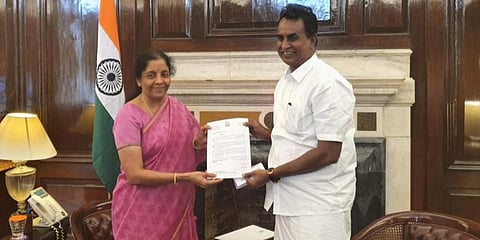 தமிழகத்திற்கு ரூ.4,077 கோடி விடுவிக்க வேண்டும் - நிர்மலா சீதாராமனிடம் எஸ்.பி வேலுமணி கோரிக்கை