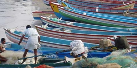 கன்னியாகுமரியில் கடல் சீற்றம் - கடலுக்கு செல்லாத மீனவர்கள்