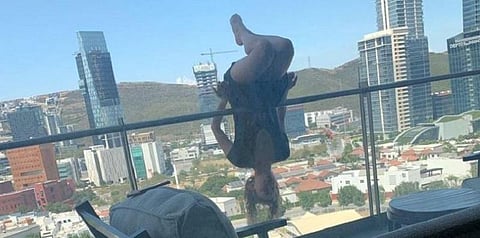 6வது மாடியில் விபரீத ‘யோகா’ பயிற்சி - 80 அடி கீழே தவறிவிழுந்த மாணவி