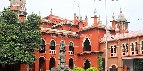 ஹெல்மெட் வழக்கு - அதிகாரிகளுக்கு உயர்நீதிமன்றம் எச்சரிக்கை