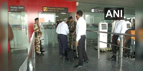 உச்சநீதிமன்றம் அனுமதி: ஸ்ரீநகர் புறப்பட்டார் யெச்சூரி!