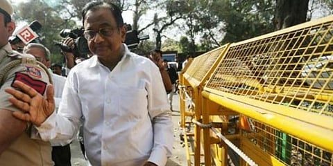 “தலைமறைவான சிதம்பரம் இப்போது முன்ஜாமீன் கேட்கிறார்” - அமலாக்கத்துறை வாதம்