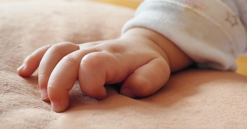 8 நாட்களே ஆன குழந்தையை கடத்த முயற்சி... மூவரிடம் விசாரணை..!