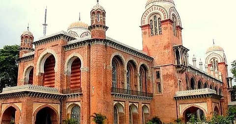 “பேராசிரியர்கள் மாணவர்களை வீடுகளுக்கு அழைக்கக்கூடாது”- சென்னை பல்கலை., சுற்றறிக்கை..!