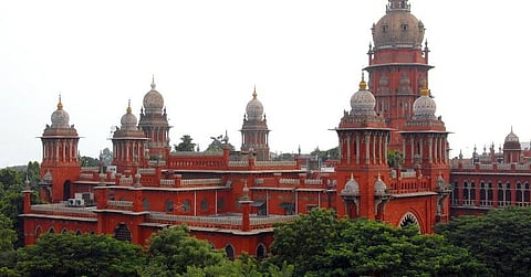 ஆவின் பால் விலை உயர்வை எதிர்த்து உயர்நீதிமன்றத்தில் வழக்கு