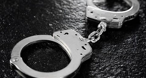 சம்பள பாக்கி கேட்டதற்கு சரமாரி அடி - 5 பேர் கைது