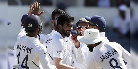 குவிகிறது பாராட்டு: டெஸ்ட்டில் ஹாட்ரிக் வீழ்த்திய 3 வது இந்திய வீரர் பும்ரா!