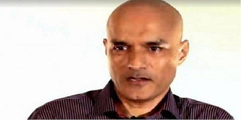 “குல்பூஷண் ஜாதவிற்கு பாகிஸ்தான் அழுத்தம் தருகிறது”-வெளியுறவுத் துறை தகவல்