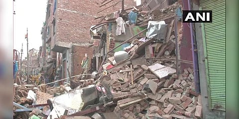 கட்டடம் இடிந்து விழுந்து 2 பேர் உயிரிழப்பு