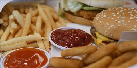 10 ஆண்டுகளாக ஜங்ஃபுட் பிரியர் - இளைஞருக்கு பார்வை பறிபோன பரிதாபம்