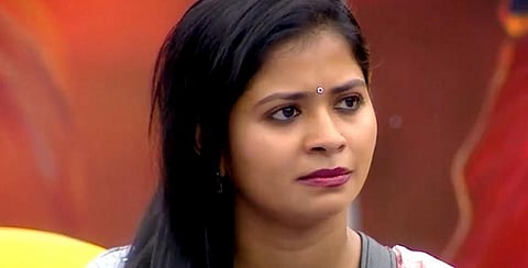 “பிக்பாஸில் என்னை கொடுமைப்படுத்தினார்கள்”- மதுமிதா போலீஸில் புகார்