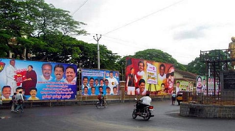 விதிமுறைகளின்படி விளம்பர பேனர்கள் வைக்கலாம் - சென்னை மாநகராட்சி