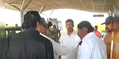 ’அது பாசத்தின் வெளிப்பாடு’: தொண்டரை அடித்தது பற்றி சித்தராமையா விளக்கம்