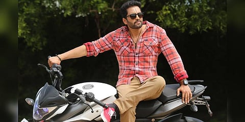 சந்தானம் 3 வேடத்தில் நடிக்கும் படத்துக்கு இதுதான் டைட்டில்!