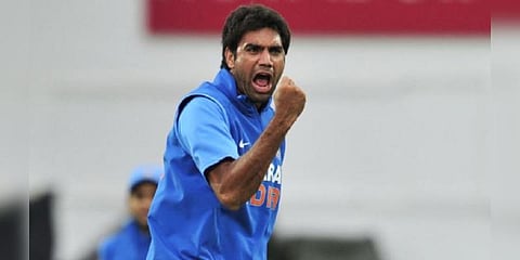 ’கொலை மிரட்டல் விடுக்கிறார்’: கிரிக்கெட் வீரர் முனாப் படேல் மீது புகார்