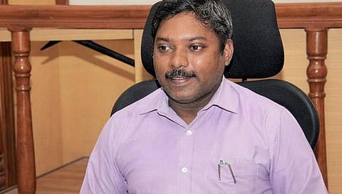 ஜனநாயகம் சமரசத்திற்கு உள்ளாக்கப்படுகிறது: பணியை துறந்த மற்றொரு ஐஏஎஸ் அதிகாரி