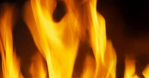 பெற்றோர் எதிர்ப்பு... காதலி வீட்டு முன்பு தற்கொலை செய்த காதலர்..!