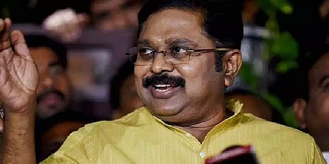 ‘எல்லாவற்றையும் பார்த்து கொண்டுதான் இருக்கிறேன்’- புகழேந்தி சர்ச்சைக்கு தினகரன் பதில்