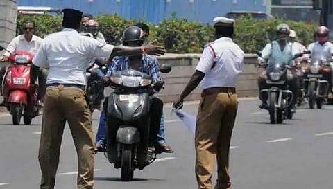 அதிகரிக்கும் சாலை விதிமீறல்கள்: அபராதம் வசூலிக்க முடியாமல் தவிக்கும் காவல்துறை