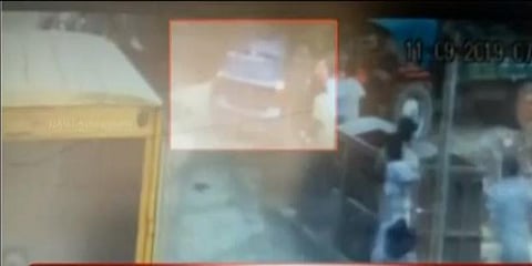 அதிவேகமாக வந்த கார்மோதி தொழிலாளி மரணம் - திருமண மாப்பிள்ளை கைது