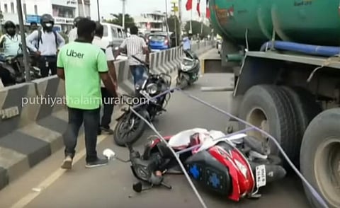 பேனரை வைத்த அதிமுக முன்னாள் கவுன்சிலர் மீது வழக்குப்பதிவு