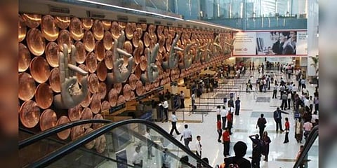 டெல்லி ஏர்போர்ட்டில் அதிகாரியை தாக்கியவர் நாடுகடத்தல்!