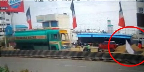 பேனர் தொடர்பான புகார்களை பொதுமக்கள் தெரிவிக்கலாம் !