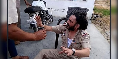 ’கோழைத்தனம்...’: சக காவலர் தாக்கப்படுவதை வேடிக்கை பார்த்த 3 போலீசார் டிஸ்மிஸ்!